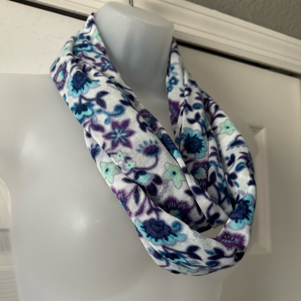 🌷Floral Infinity Scarf - Picture 4 of 4